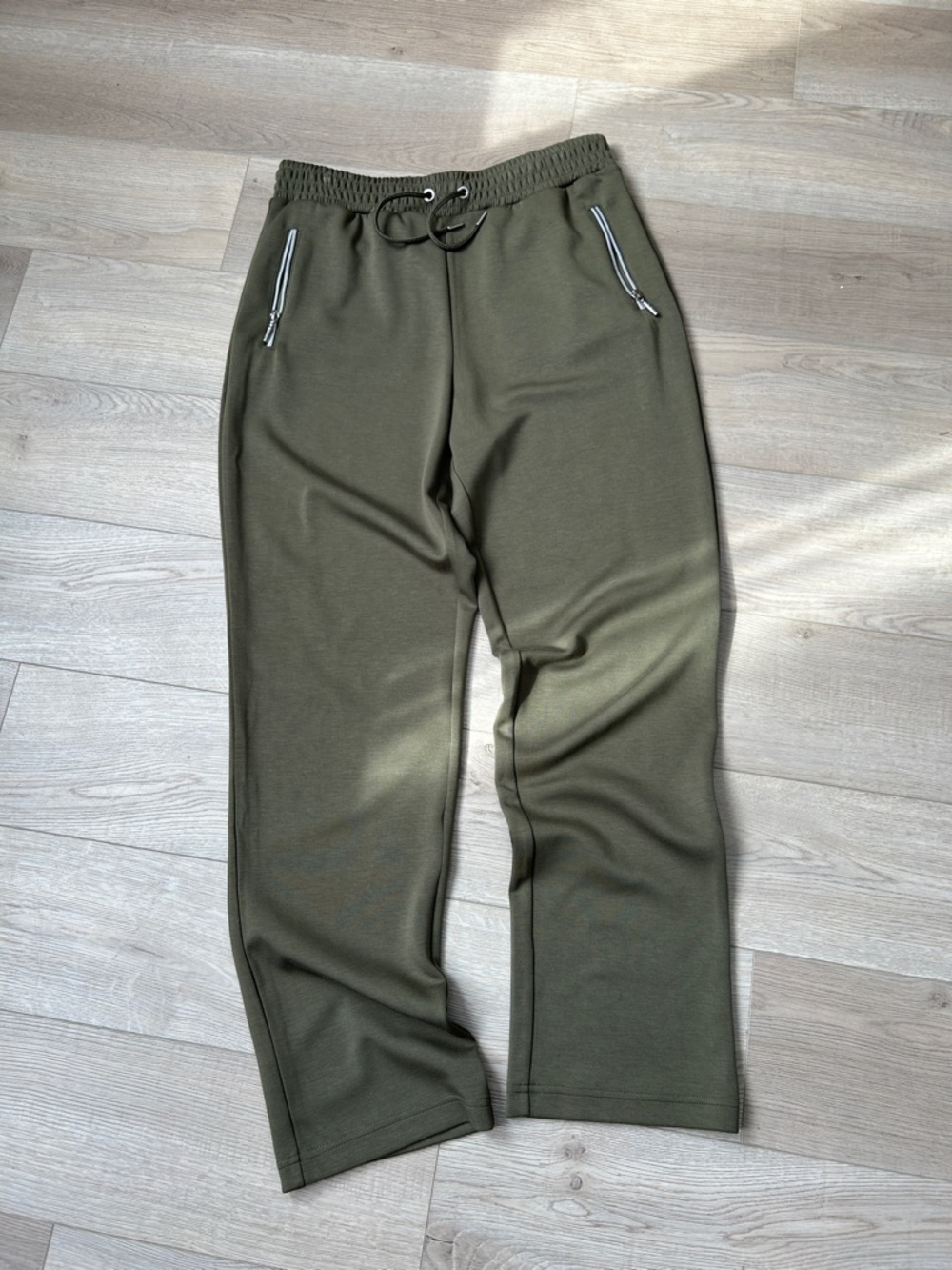 Guess Olive Green Women’s Jogger Sweatpants with Zipper Pockets